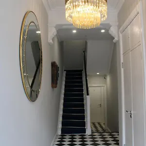  Apartment Moxie Luxury